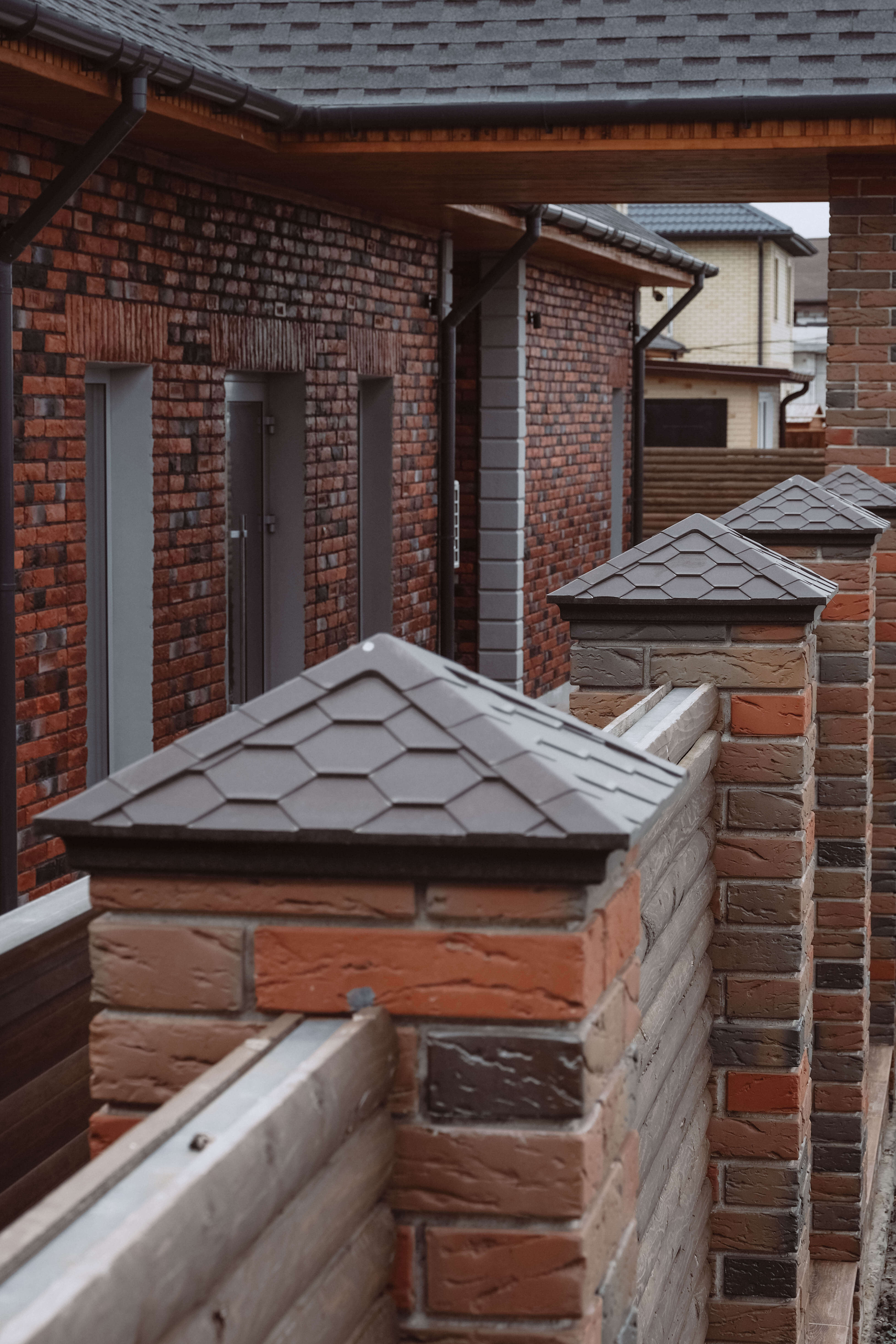 Колпак Zking Эверест Коричневый на столб 1.5х1.5 кирпича (390х390мм) в Каменске-Уральском фото